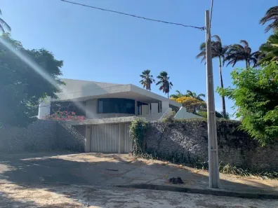 Casa com 4 Quartos para alugar, 2478m² no De Lourdes, Fortaleza