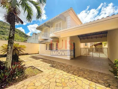 Casa com 3 Quartos à venda, 360m² no Piratininga, Niterói