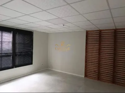 Sala Comercial à venda, 38m² no Cristo Rei, Curitiba