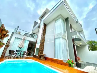 Casa com 3 Quartos para alugar, 180m² no Itacolomi, Balneário Piçarras