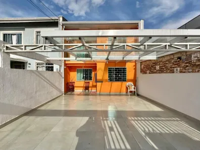 Sobrado com 4 Quartos à venda, 198m² no Santa Cândida, Curitiba