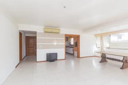 Apartamento com 3 Quartos para alugar, 150m² no Jardim Itu, Porto Alegre