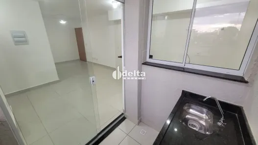 Apartamento com 2 Quartos para alugar, 74m² no Segismundo Pereira, Uberlândia