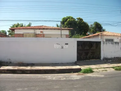 Casa com 3 Quartos para alugar, 110m² no Acarape, Teresina