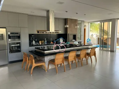 Sobrado com 3 Quartos à venda, 325m² no Condomínio Belvedere, Cuiabá