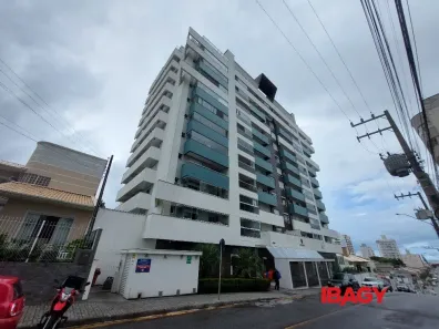 Apartamento com 2 Quartos para alugar, 78m² no Barreiros, São José