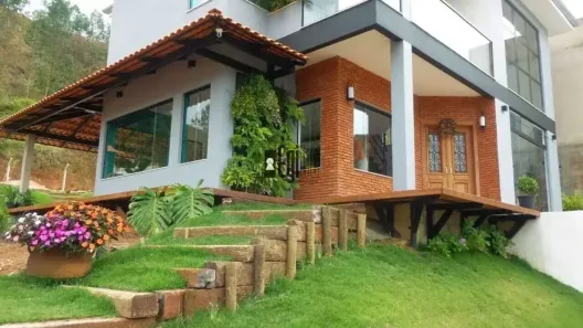 Casa com 4 Quartos à venda, 262m² no Grama, Juiz de Fora