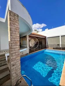 Sobrado com 4 Quartos à venda, 478m² no Jardim Colina, Uberlândia