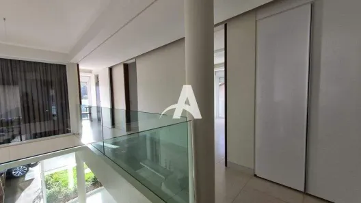 Casa de Condomínio com 4 Quartos para alugar, 330m² no Jardim Karaíba, Uberlândia