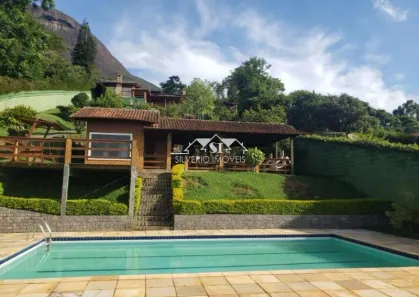 Casa com 3 Quartos à venda, 254m² no Samambaia, Petrópolis