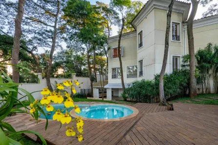 Casa de Condomínio com 4 Quartos à venda, 353m² no Jardim Leonor, São Paulo