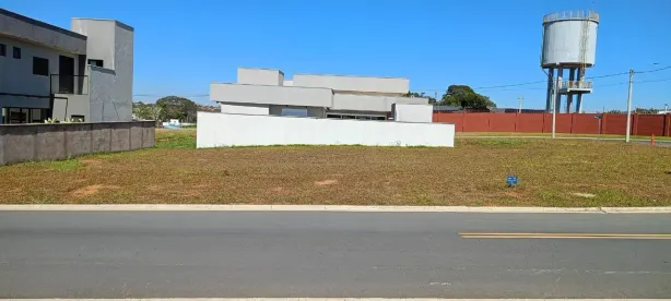 Lote/Terreno à venda, 211m² no Jardins Versalhes, Aparecida de Goiânia