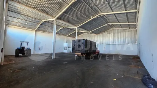 Galpão/Depósito/Armazém para alugar, 400m² no Alto Umuarama, Uberlândia