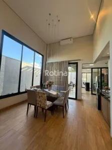 Casa de Condomínio com 3 Quartos para alugar, 215m² no Laranjeiras, Uberlândia