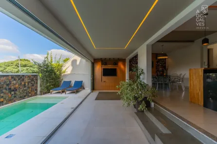 Casa de Condomínio com 3 Quartos à venda, 353m² no Santa Quitéria, Curitiba
