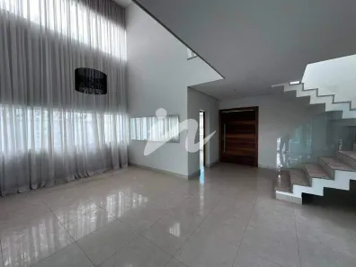 Casa com 3 Quartos para alugar, 260m² no Nova Uberlândia, Uberlândia