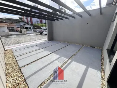 Sobrado com 3 Quartos à venda, 135m² no Anita Garibaldi, Joinville