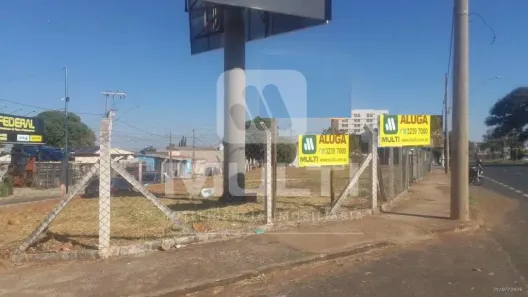 Lote/Terreno com 1 Quarto para alugar, 823m² no Pampulha, Uberlândia