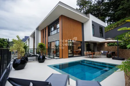 Sobrado com 3 Quartos à venda, 291m² no América, Joinville
