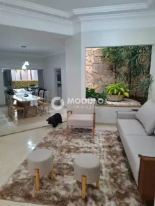 Casa com 3 Quartos à venda, 226m² no Presidente Roosevelt, Uberlândia