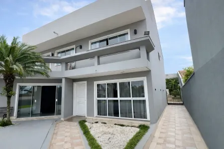 Sobrado com 3 Quartos para alugar, 361m² no São Braz, Curitiba