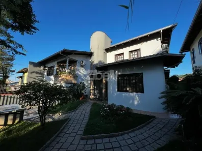 Sobrado com 4 Quartos à venda, 272m² no Iririú, Joinville