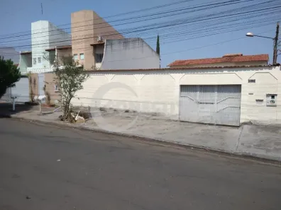 Casa com 5 Quartos à venda, 300m² no Jardim América, Goiânia