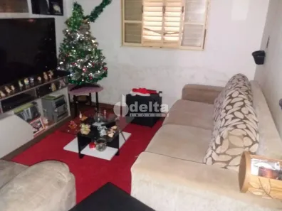 Casa com 3 Quartos à venda, 180m² no Marta Helena, Uberlândia