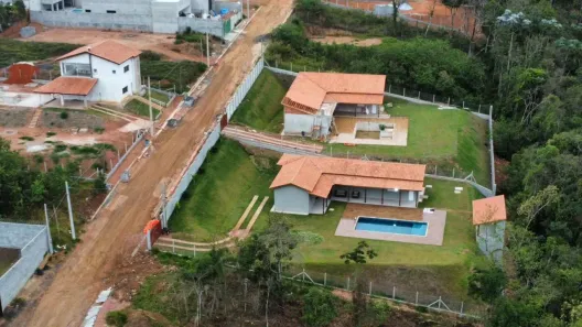 Fazenda/Sítio com 3 Quartos à venda, 600m² no Águas de Igaratá, Igaratá