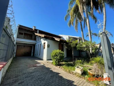 Casa com 4 Quartos para alugar, 330m² no Camaquã, Porto Alegre