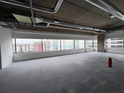 Sala Comercial para alugar, 202m² no Parque Industrial Tomas Edson, São Paulo