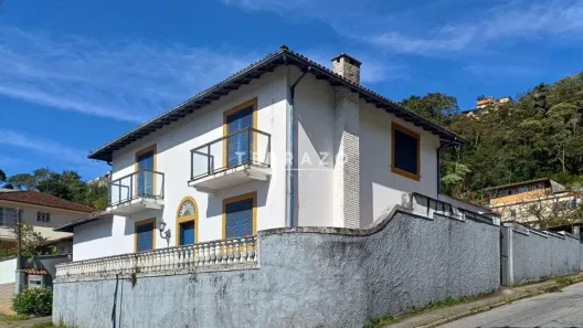 Casa com 6 Quartos à venda, 250m² no Valparaíso, Petrópolis