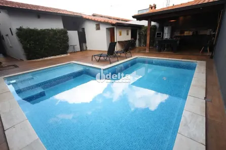 Casa com 3 Quartos à venda, 240m² no Cidade Jardim, Uberlândia
