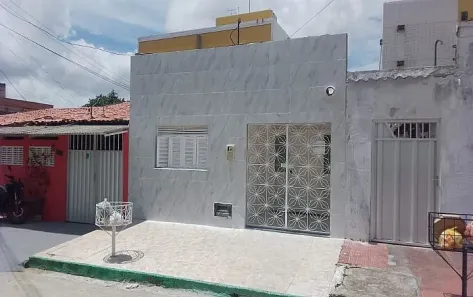 Casa com 2 Quartos para alugar, 52m² no Nova Descoberta, Natal