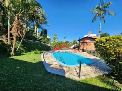 Casa com 3 Quartos para alugar, 269m² no Floresta, Joinville