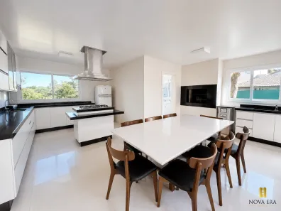 Casa com 5 Quartos para alugar, 370m² no Campo Comprido, Curitiba