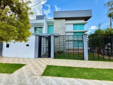 Sobrado com 3 Quartos à venda, 227m² no Jardim Santa Helena, Maringá