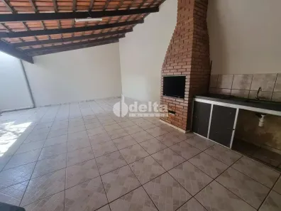 Casa com 3 Quartos à venda, 160m² no Laranjeiras, Uberlândia