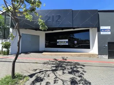 Prédio Comercial para alugar, 244m² no Zona 04, Maringá