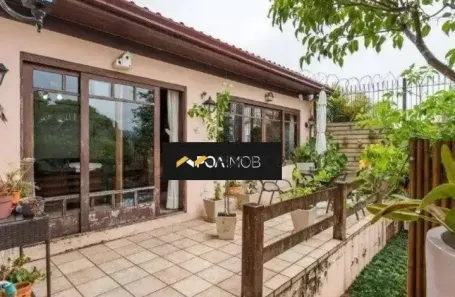 Casa com 3 Quartos para alugar, 250m² no Medianeira, Porto Alegre