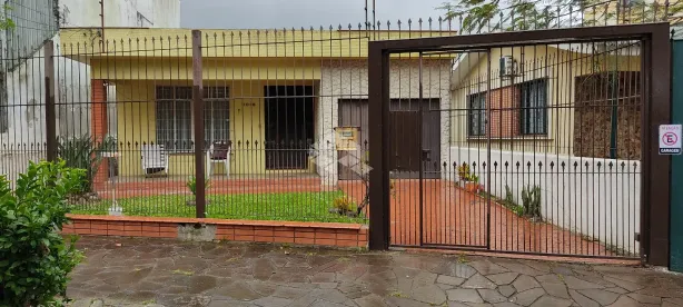 Casa com 3 Quartos à venda, 373m² no Passo da Areia, Porto Alegre