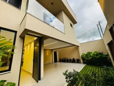 Sobrado com 3 Quartos à venda, 168m² no Grand Ville, Uberlândia