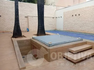 Casa com 3 Quartos para alugar, 130m² no Osvaldo Rezende, Uberlândia