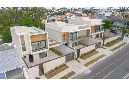 Sobrado com 3 Quartos à venda, 145m² no Uberaba, Curitiba