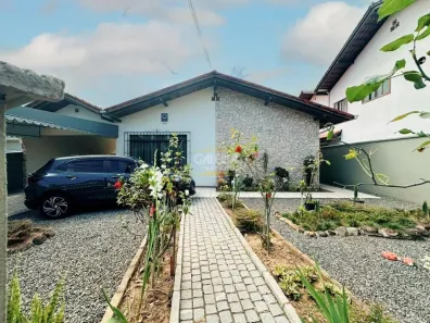 Casa com 3 Quartos à venda, 237m² no Saguaçu, Joinville