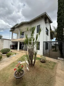 Sobrado com 4 Quartos para alugar, 295m² no Residencial Barcelona, Goiânia
