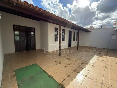 Casa com 3 Quartos para alugar, 130m² no Candeias, Vitória da Conquista