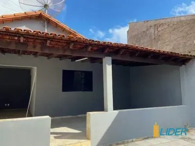 Casa com 2 Quartos à venda, 175m² no Laranjeiras, Uberlândia