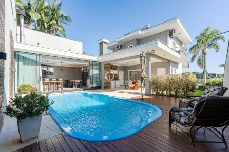 Casa com 3 Quartos à venda, 263m² no Petrópolis, Joinville