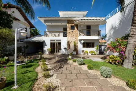 Casa com 3 Quartos à venda, 330m² no Camboinhas, Niterói